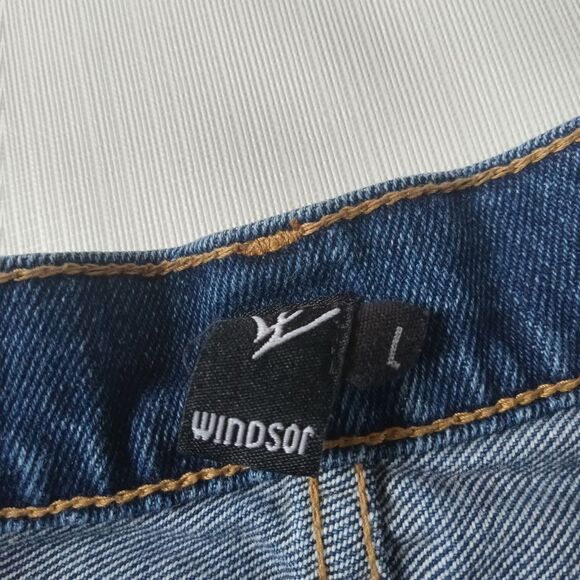 Windsor Blue Medium Wash Distressed Raw Edge Hem Denim Shorts Women's Size Large - Picture 3 of 12